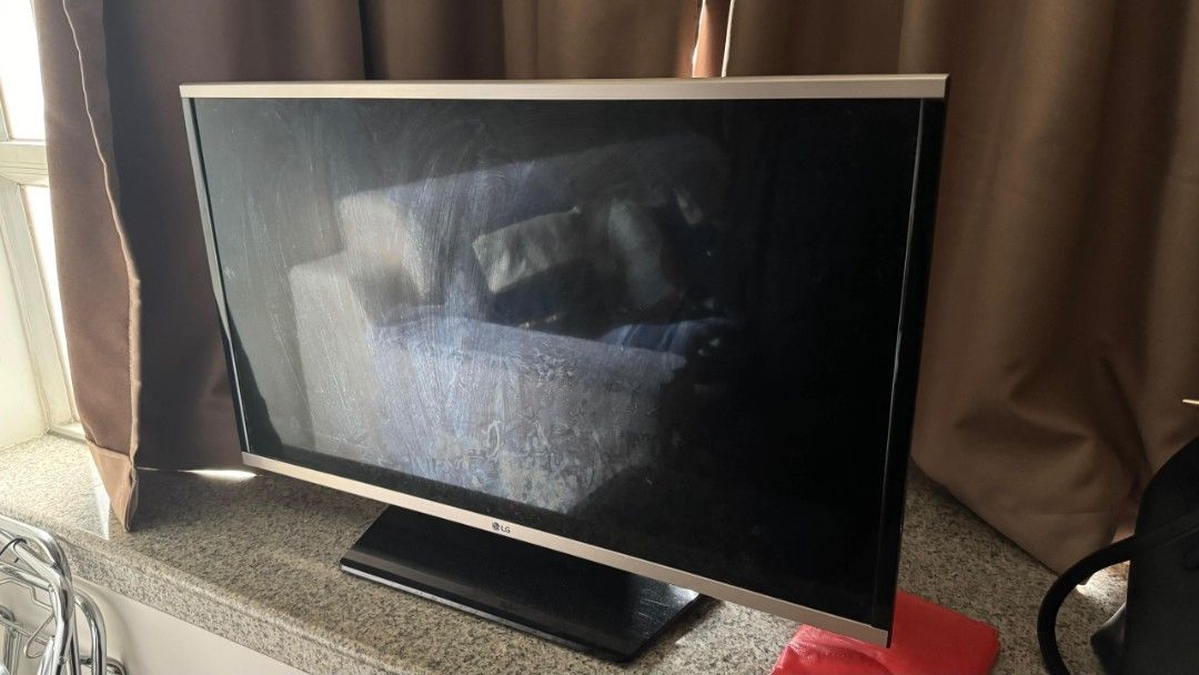 LG 32LF590B LED TV （分類：電視）位於 Hong Kong。 由 ahmedraza79058 提交（商品編號 1446252404，圖片 1）。簡介： LG 32-inch LED TV. Model 32LF590B. Manufactured in March 2016. Has HDMI, USB, and other ports. Great for a bedroom or small living space. Works well. Smart TV with Youtube working.。