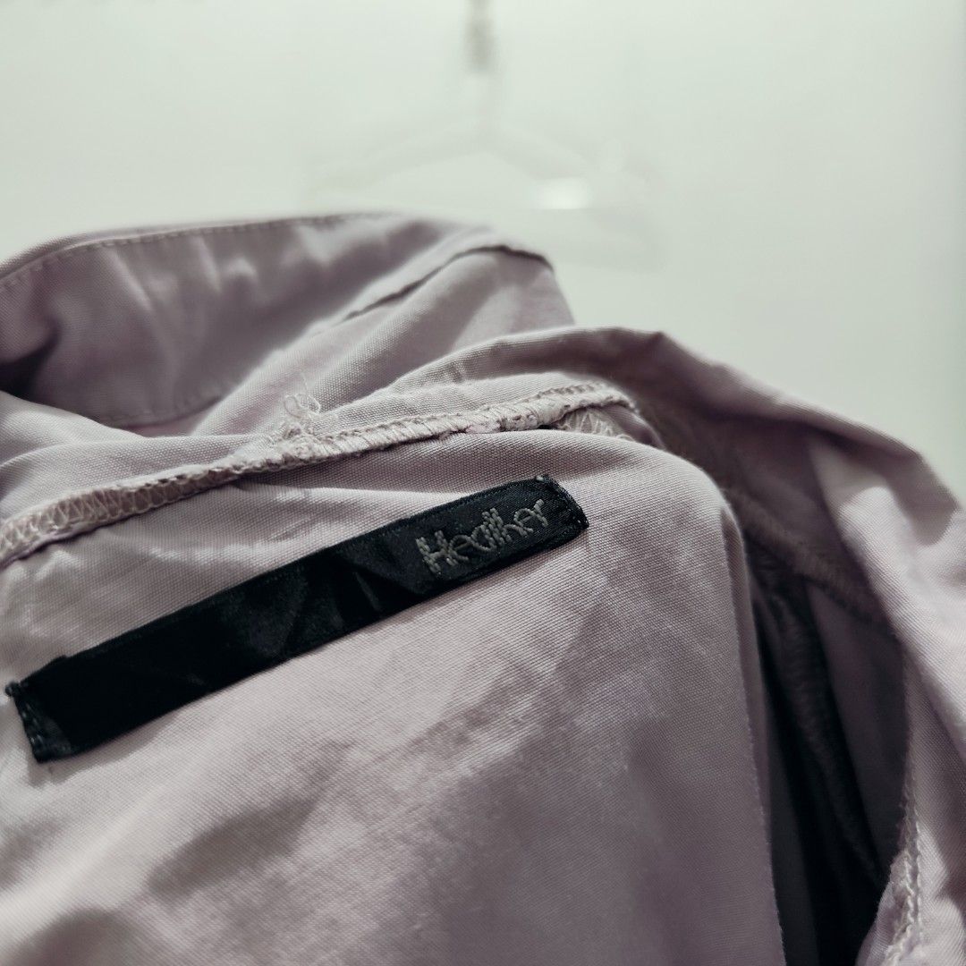 Lilac Jacket Women running Jaket Parasut parachute nylon olahraga sports gym purple violet pastel girl coquette (Kategori: Baju Luaran) berada di Jakarta Selatan. Dikirim oleh winterrcloset (ID iklan 1446317920, Gambar 2). Deskripsi: jaket boxy lilac boxy crop nylon LD 120CM P 53CM jacket only 110k set sama celana uniqlo lilac 200k only!!! best deal 🤝 terpisah boleh, set boleh. cakep banget timeless style ✨🩷 size M to L.