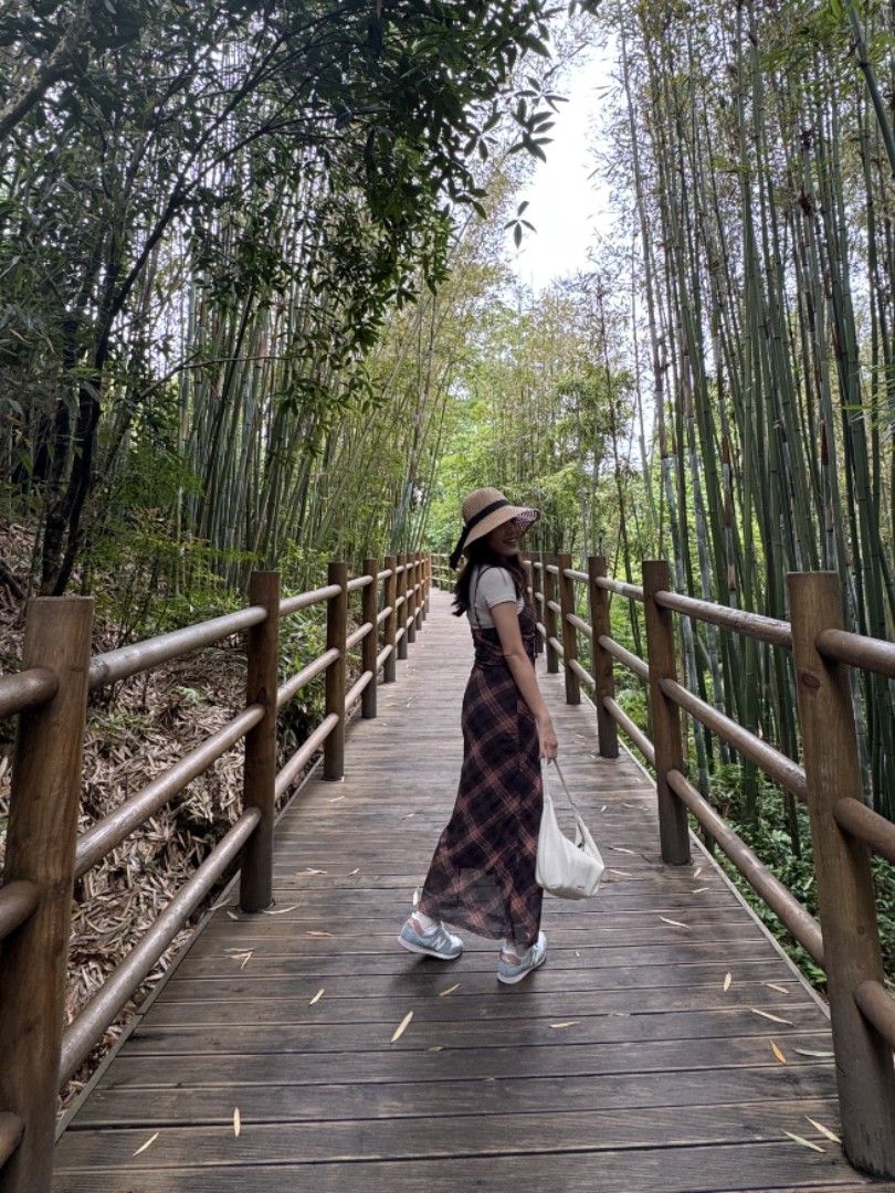 Long Dress (Category: Dresses) located in Bayan Lepas. Submitted by thfoo (Listing ID 1446178245, Image 3). Description: Ideal for casual outings or summer evening. Bought at RM80 Size XS.