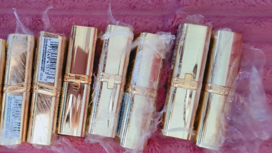 Loreal lipstick (Category: Makeup) located in Makati City. Submitted by ryl17 (Listing ID 1446174052, Image 2). Description: .