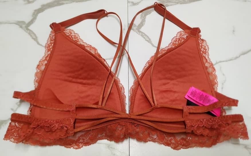 LS Bralette S size (B1F1) (Category: New Undergarments & Loungewear) located in Georgetown. Submitted by AnnieMcq (Listing ID 1446267086, Image 2). Description: condition 9/10 S size can fit bra size 32-34.