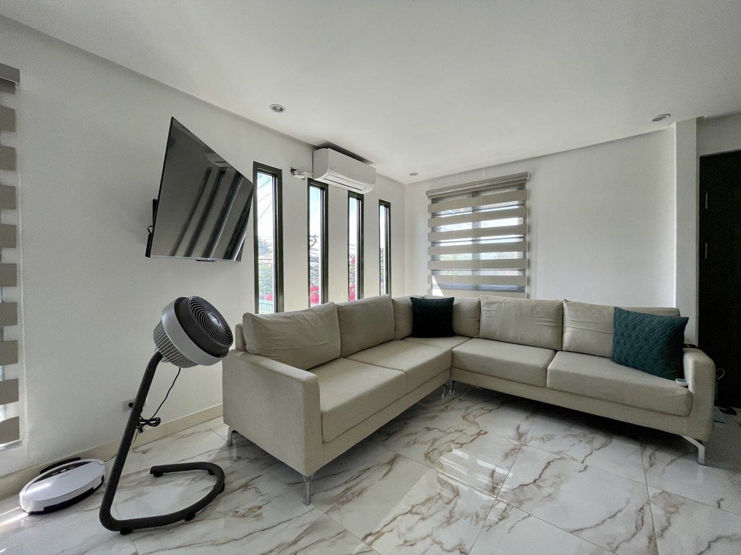 Mandaue Foam Matteo Sectional 4-Seat Corner Sofa (Category: Sofas) located in Marikina City. Submitted by krgcom (Listing ID 1446244739, Image 3). Description: .