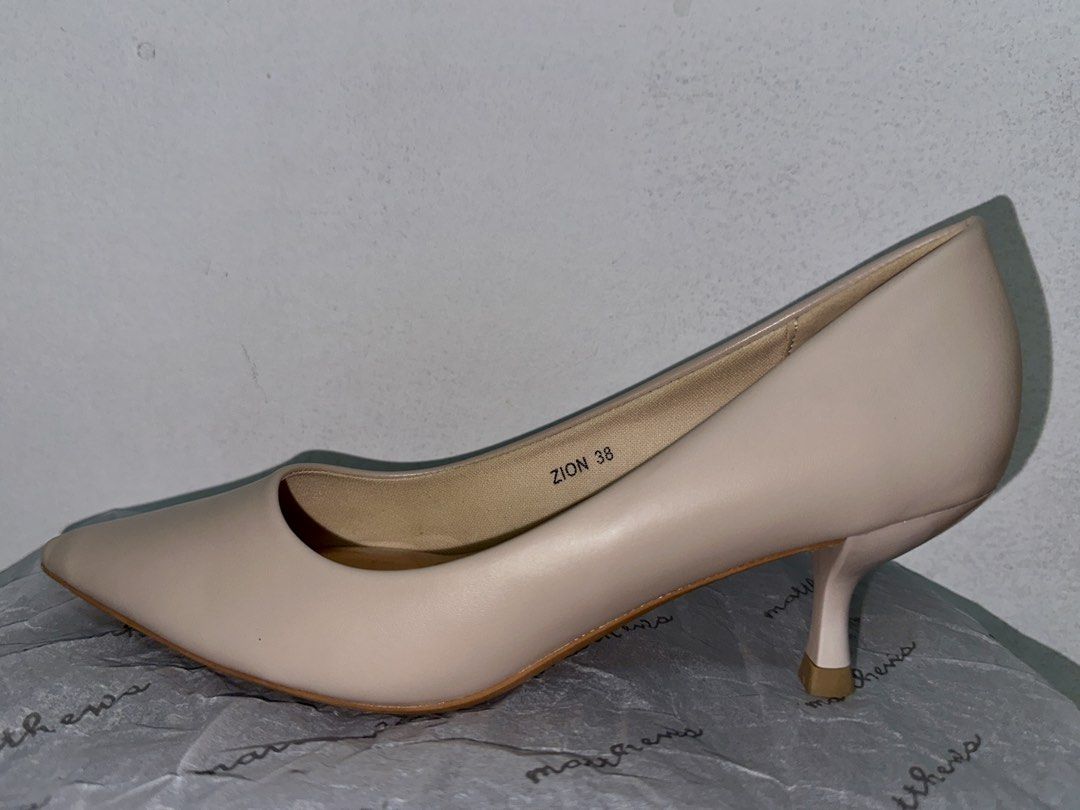 Matthews ZION Heels Size 38 (Category: Heels) located in Imus. Submitted by cnpagente (Listing ID 1446302137, Image 2). Description: - Matthews heels, model ZION - Size 38 - Classic pointed toe - Comfortable low kitten heel - Neutral beige/nude color - Ideal for work or casual outfits - Only worn once (graduation).
