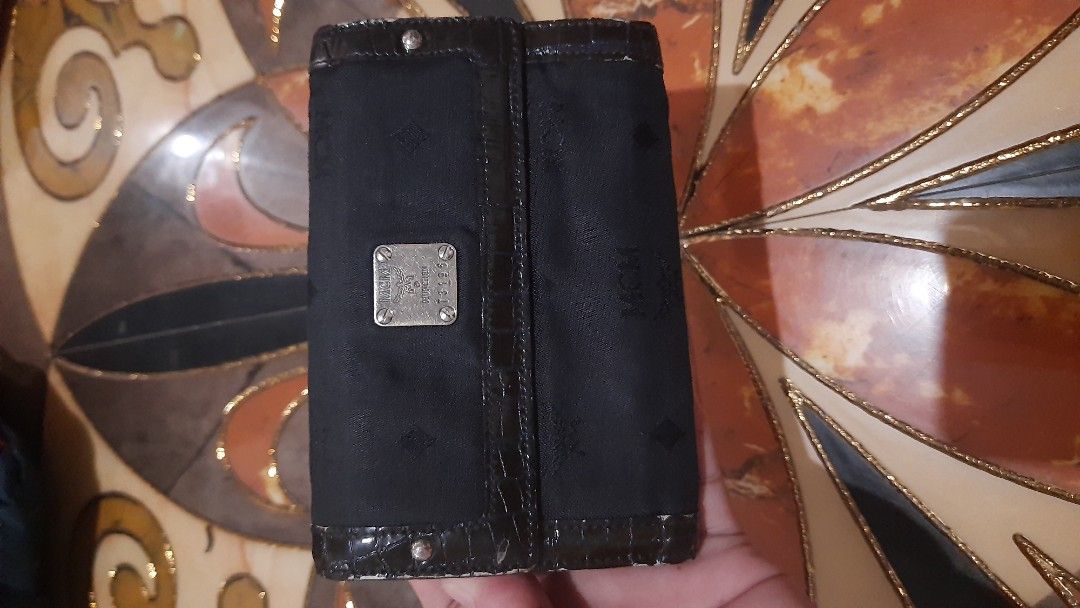 MCM MEDIUM WALLET (Category: Luxury Bags & Wallets) located in General Santos City (Dadiangas). Submitted by ainna_bags19910622.680 (Listing ID 1446290979, Image 1). Description: MCM MEDIUM WALLET TURNABLE SCREW WITH ETIQUETA MINIMAL RUBS SA LEATHER PART.
