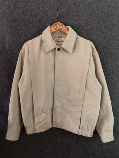 (Category: ) located in . Submitted by bsb.streetluxvintage.clothing (Listing ID 1446215138, Image 1). Description: .