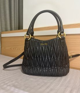 （分類：）位於 。 由 HeungsResell 提交（商品編號 1446183745，圖片 1）。簡介： 。