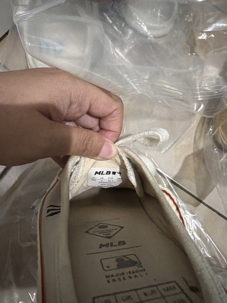 MLB Shoes (Kategori: Sepatu Wanita) berada di Jakarta Selatan. Dikirim oleh preloveddkuww (ID iklan 1446264922, Gambar 3). Deskripsi: Tanpa box yaa Size 36.5 23cm.