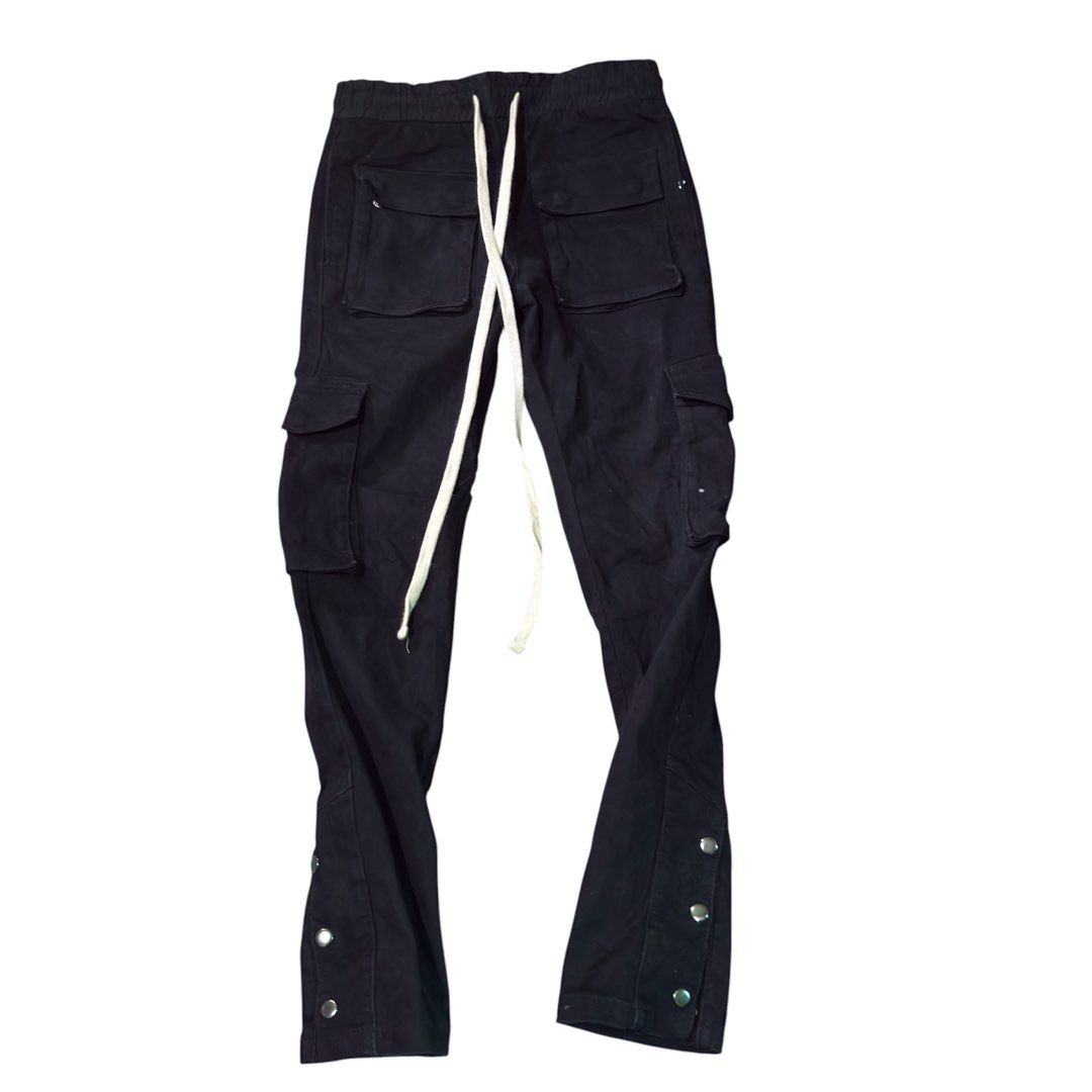 MNML - Snap Cargo Pants (Category: Jeans) located in Cavite. Submitted by gooditems.cavite (Listing ID 1446295217, Image 2). Description: Size small on tag fits 28-32 Dimensions posted already pls double check the pictures above Authentic No flaws Multipockets Rick owens mastodon cut alternative :)) .