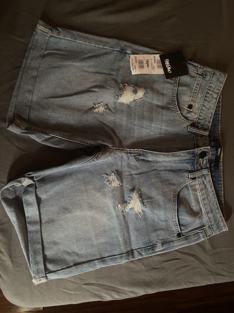 Mossimo ripped denim shorts (Category: Shorts) located in Manila. Submitted by mpppp_236 (Listing ID 1446168186, Image 1). Description: Waistline size: 31.