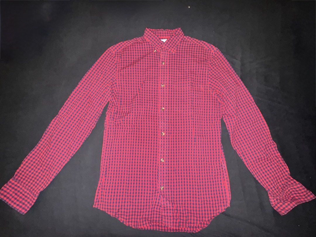 Old Navy Red and Blue Gingham Button-Up Shirt (Category: Tshirts & Polo Shirts ) located in Taguig. Submitted by crossmill23 (Listing ID 1446330111, Image 1). Description: - Classic red and blue gingham pattern - Long sleeves with button cuffs - Everyday shirt style - Built-in flex for comfort - Size S - RFS: Outgrown.