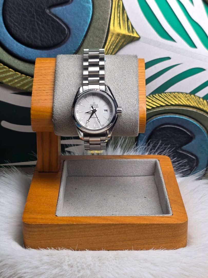 OMEGA SEAMASTER AQUA TERRA 30mm (Category: Women's Watches) located in Manila. Submitted by sg.vault (Listing ID 1446167561, Image 2). Description: 🔥 STEAL ‼️ Ref. No. - 23110306002001 2013 Model Mint Condition (9.5/10 ratings) Full set w/ box, card and manual Quartz Silver dial 30 mm case diameter 7.5 inches wrist size ‼️ ₱94,000 BELOW market price!.