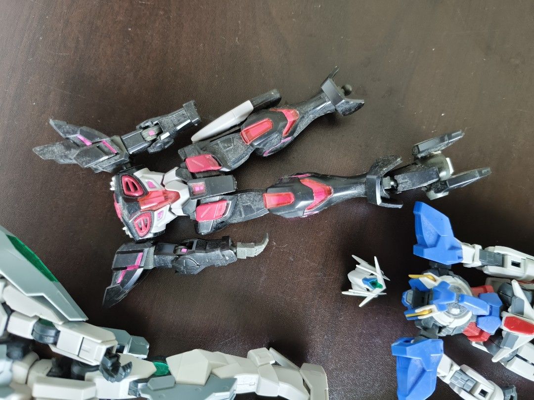 Original gundam model kit set (Category: Toys & Games) located in Beranang. Submitted by maksu_toys_house (Listing ID 1446336233, Image 2). Description: rm30 set.