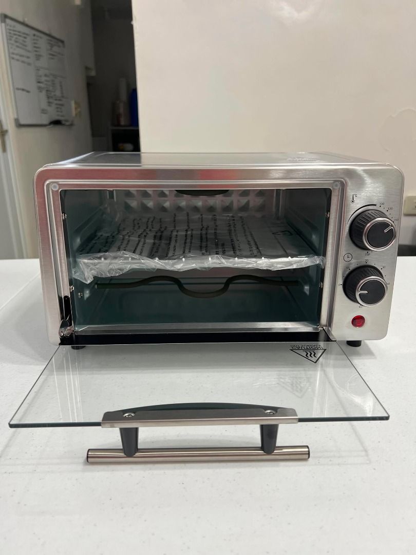 Oven Toaster - Blakk 9L (Category: Ovens & Toasters) located in Manila. Submitted by entiretyph (Listing ID 1446215266, Image 3). Description: Blakk Oven Toaster 9L KGCOT9L-BK 🍞 Bake, Toast, and Reheat with Ease! 🍕 Enjoy quick and convenient cooking with the Blakk Oven Toaster 9L KGCOT9L-BK. Designed for everyday use, this compact yet versatile oven toaster is perfect for preparing breakfast, snacks, baked treats, and reheating meals. Its 9-lit