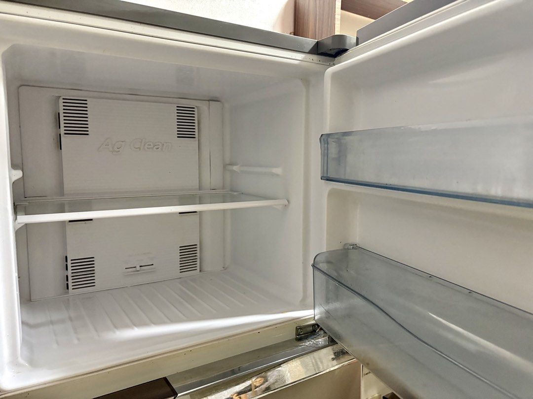 Panasonic Ref Inverter 9 cu.m. (Category: Refrigerators and Freezers) located in Bacoor. Submitted by grandfire.02c841 (Listing ID 1446346089, Image 2). Description: - Panasonic Top Freezer Refrigerator - Features Ag Clean filter for freshness - Compact design, perfect for small spaces - Includes shelves and door compartments Inverter, no defrost Flaw: basag sa lalagyan ng gulay, needs cleaning also.