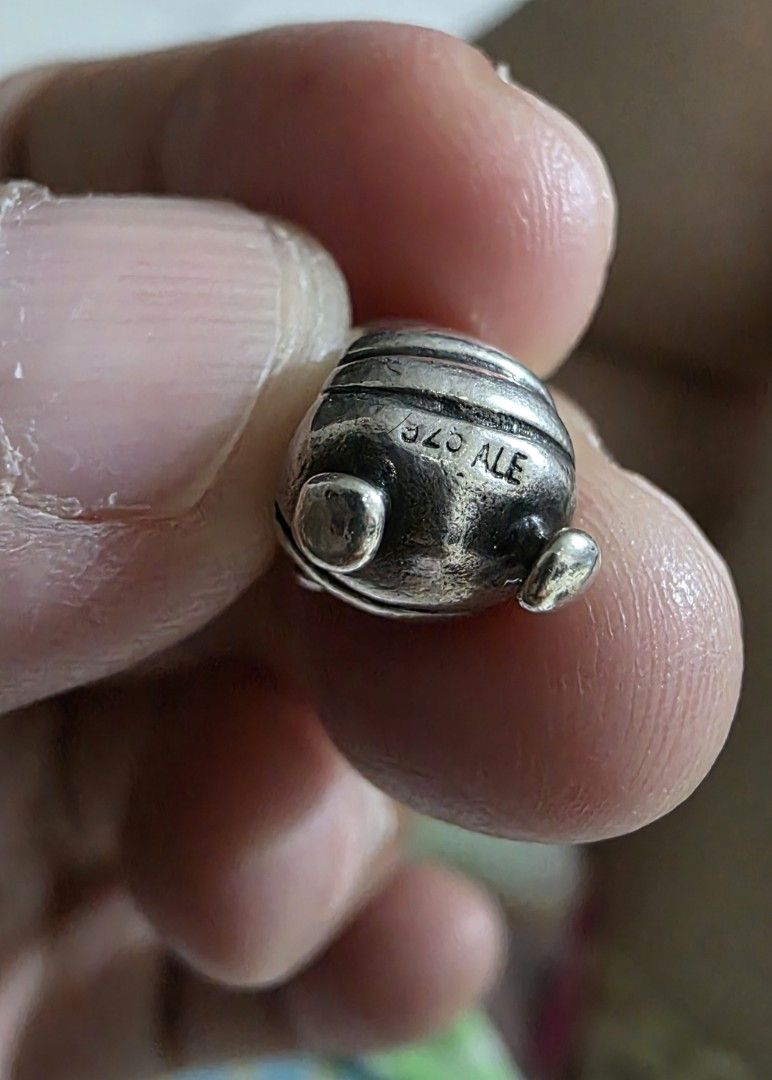 Pandora Queen Bee with 14k crown (Category: Charms) located in Mandaluyong City. Submitted by mlstuff28 (Listing ID 1446228126, Image 2). Description: -Authentic -Crown is 14k -perfect addition for your 2 tone collection Mop: bank transfer/gcash.