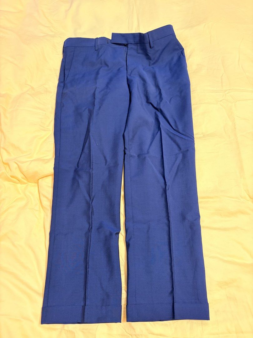Paul Smith Trousers （分類：長褲）位於 Hong Kong。 由 clevergirl20022001 提交（商品編號 1446184155，圖片 1）。簡介： Size : 30 / 32 /M。