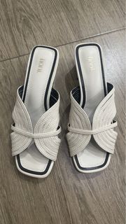 (Category: ) located in . Submitted by kiwis_closet (Listing ID 1446258858, Image 1). Description: .