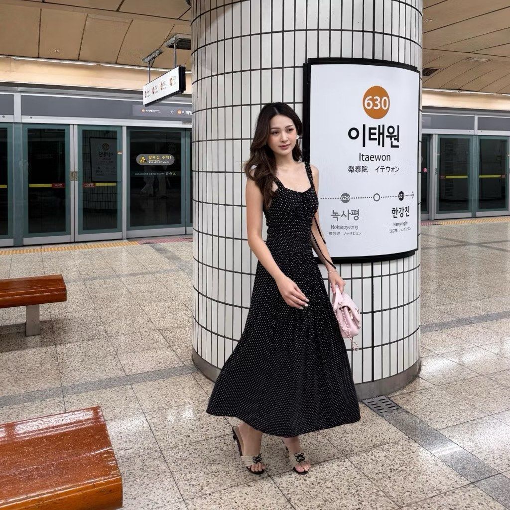 Polkadot dress aestheteyourlife (Kategori: Gaun & Rok) berada di Jakarta Selatan. Dikirim oleh watanabelookss (ID iklan 1446338566, Gambar 1). Deskripsi: LD : 62-100 beli di bazaar market 230k bagus bgt bahan nya adem nge bentuk body.