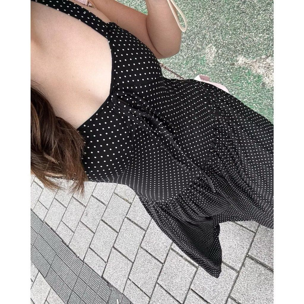 Polkadot dress aestheteyourlife (Kategori: Gaun & Rok) berada di Jakarta Selatan. Dikirim oleh watanabelookss (ID iklan 1446338566, Gambar 3). Deskripsi: LD : 62-100 beli di bazaar market 230k bagus bgt bahan nya adem nge bentuk body.