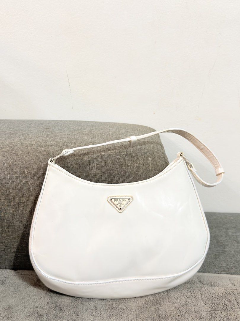 Prada Kili Bag (Category: Luxury Bags & Wallets) located in Antipolo. Submitted by pickposhbyrepob (Listing ID 1446269077, Image 1). Description: See the pictures to check some flaws. No to perfectionist, this is Preloved/Ukay not brandnew. Manage your expectations 😊 1 day reservation only, no return/refund. Mine means = SOLD JOY MINERS WILL BE POSTED ✨.