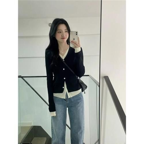 Preppy 2 in 1 Cardigan (Category: Coats, Jackets and Outerwear) located in Caloocan City. Submitted by tomclawset (Listing ID 1446263392, Image 2). Description: Best for Casual Outfits, Comfy fits or Coffee dates, specially for rainy season! .
