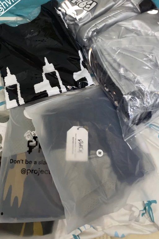 Project Slacks (Category: Shorts) located in Singapore. Submitted by user1234567317 (Listing ID 1446326310, Image 3). Description: Jst offer your price . I have two mesh size L , one mesh size M and 2 fdw polkadots drawstring bag and 2 fdw silver sling bag .
