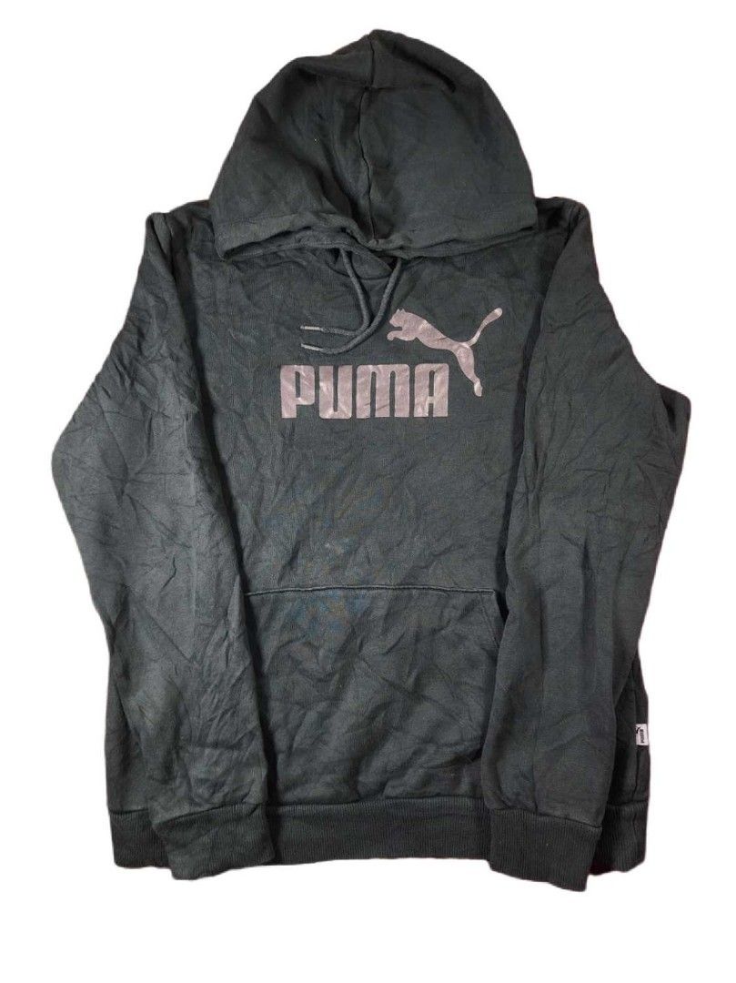 Puma Green Pullover Hoodie (Category: Coats, Jackets and Outerwear) located in La Trinidad. Submitted by closetloop2601 (Listing ID 1446300576, Image 1). Description: 350 + SF Size : Medium on tag W: 20.5 in | L: 23 in Issue: Minimal stain (see last pic) Good condition Color may vary due to lighting.