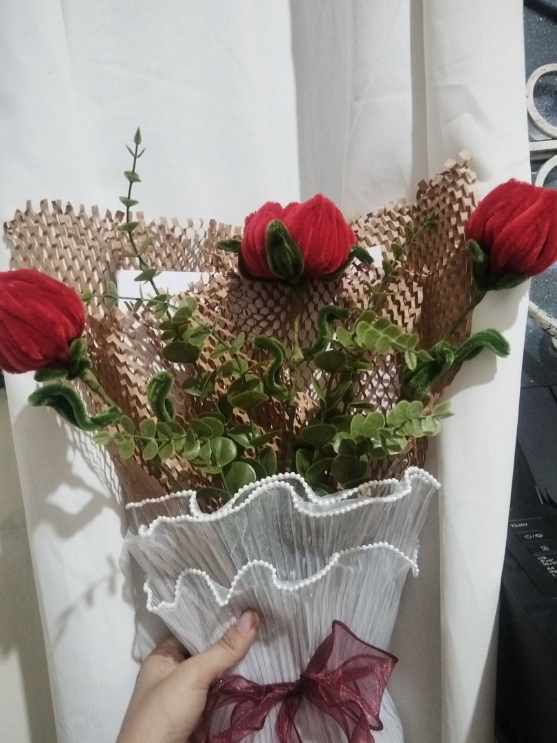 Rose Bouquet (Category: Flowers & Bouquets) located in San Fernando. Submitted by clubkikay (Listing ID 1446272020, Image 1). Description: 3 flower fuzzy wire rose bouquet handmade.