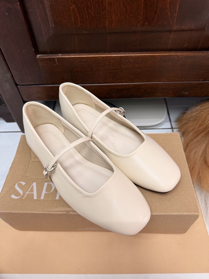 Sappun Nhibre Maryjane Flats (Kategori: Sepatu Wanita) berada di Bandung. Dikirim oleh thepoodlepicks (ID iklan 1446201003, Gambar 1). Deskripsi: Sappun Nhibre Maryjane Flats (1cm) - Size 36 (true to size) - Warna ivory - Like new, cuma pakai 2x - Kondisi 95% as seen on photos - Complete set with box - Super versatile masuk ke segala style - Empuk, sama sekali ga sakit (bisa baca” review jg ya, even ada yg pake commute & kebanjiran jg aman aja 🥹