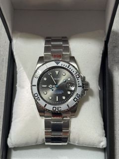 (Category: ) located in . Submitted by am.timepieces (Listing ID 1446268051, Image 1). Description: .