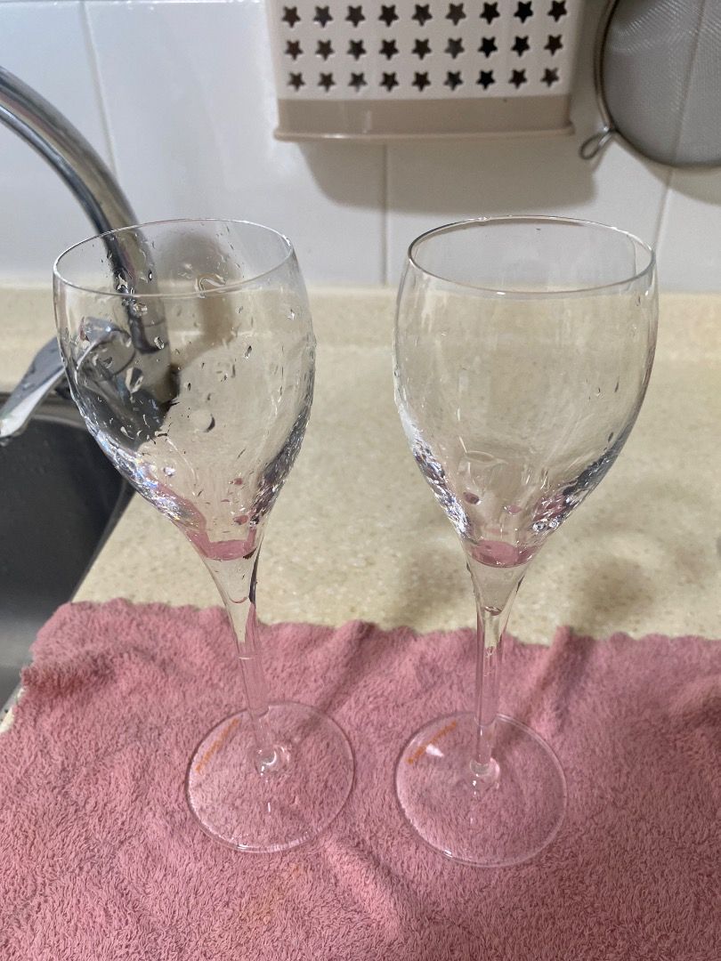 Set of 2 Clear Wine Glasses