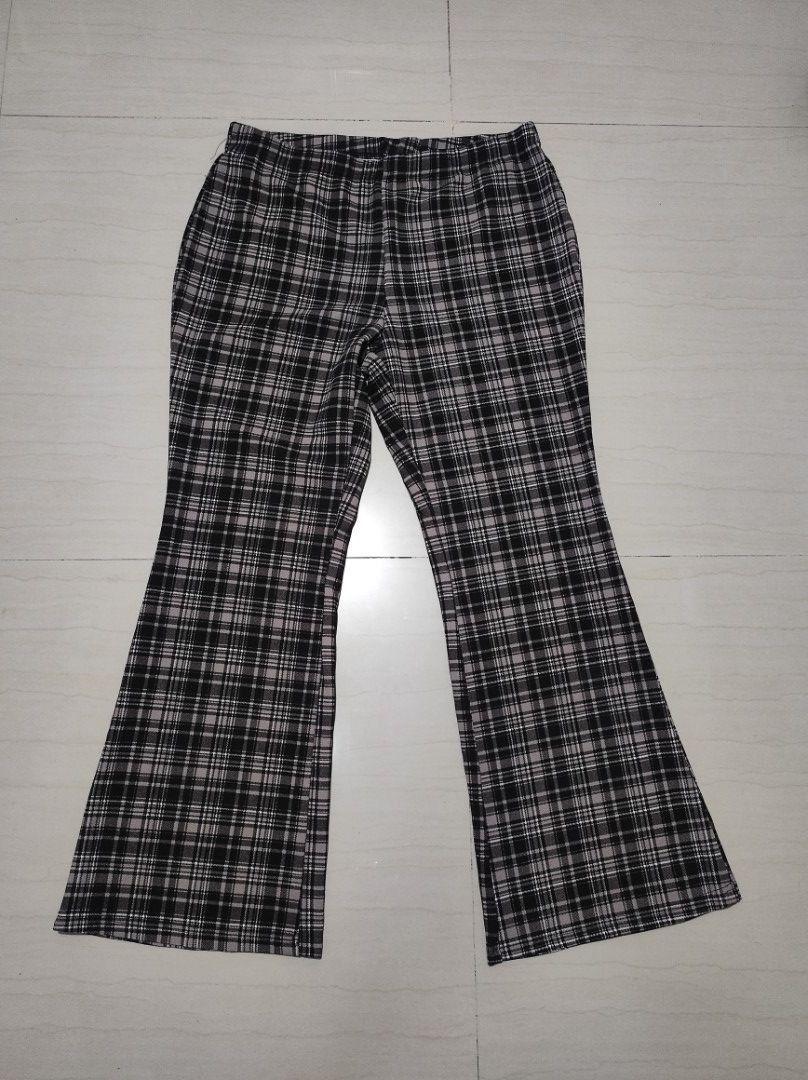 SHEIN CURVE Plaid Flare Pants (Category: Other Bottoms) located in San Fabian. Submitted by jen01122 (Listing ID 1446232411, Image 1). Description: - SHEIN CURVE Plaid Flare Pants - Size: 1XL - Color: Black and white plaid pattern - Material: Comfortable and stretchy - Style: Great for a casual look.