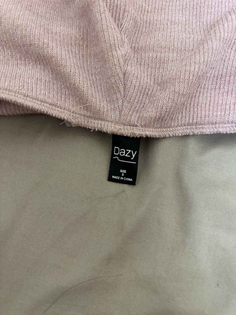 SHEIN off shoulder longsleeve pink (Category: Longsleeves) located in Manila. Submitted by rianbfr (Listing ID 1446295448, Image 3). Description: DAZY SHEIN longsleeve, not used, no tears, stains.
