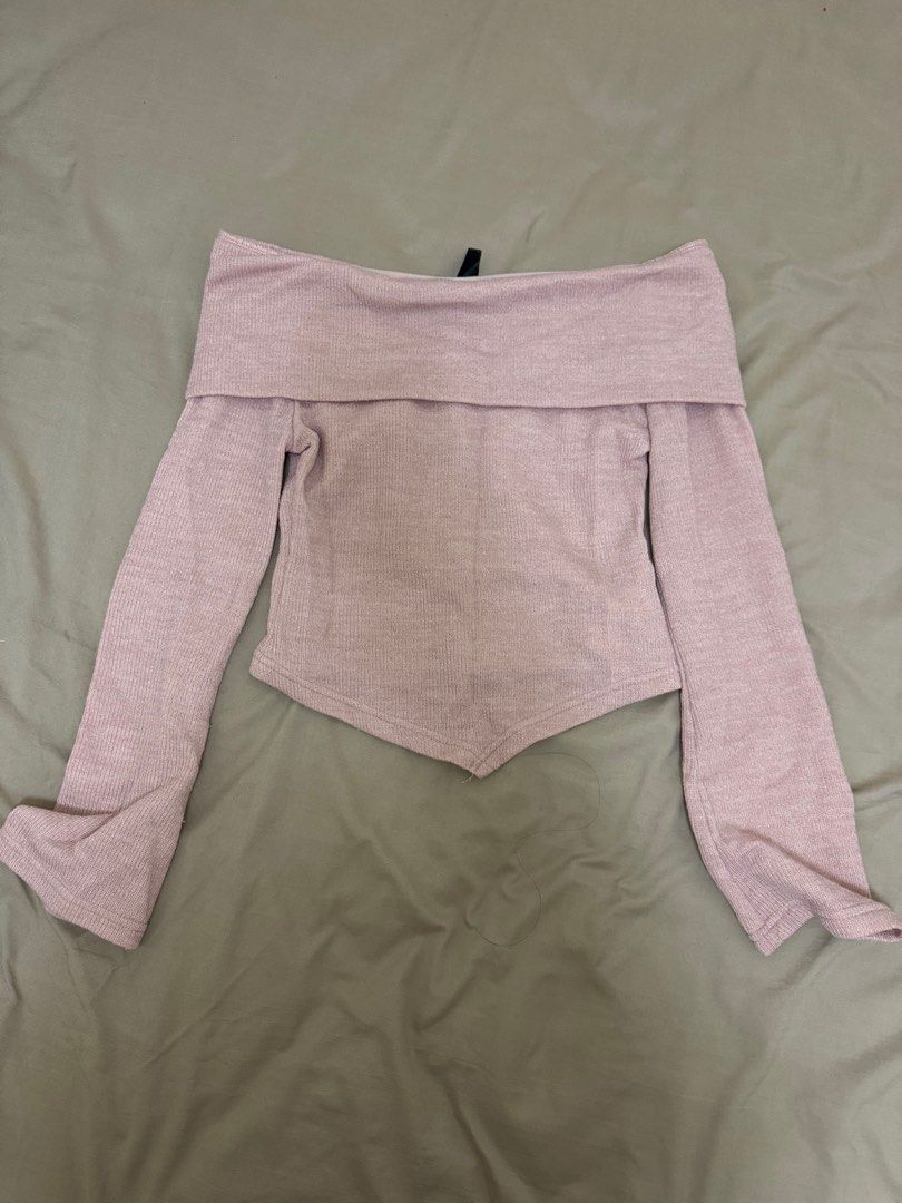 SHEIN off shoulder longsleeve pink (Category: Longsleeves) located in Manila. Submitted by rianbfr (Listing ID 1446295448, Image 1). Description: DAZY SHEIN longsleeve, not used, no tears, stains.
