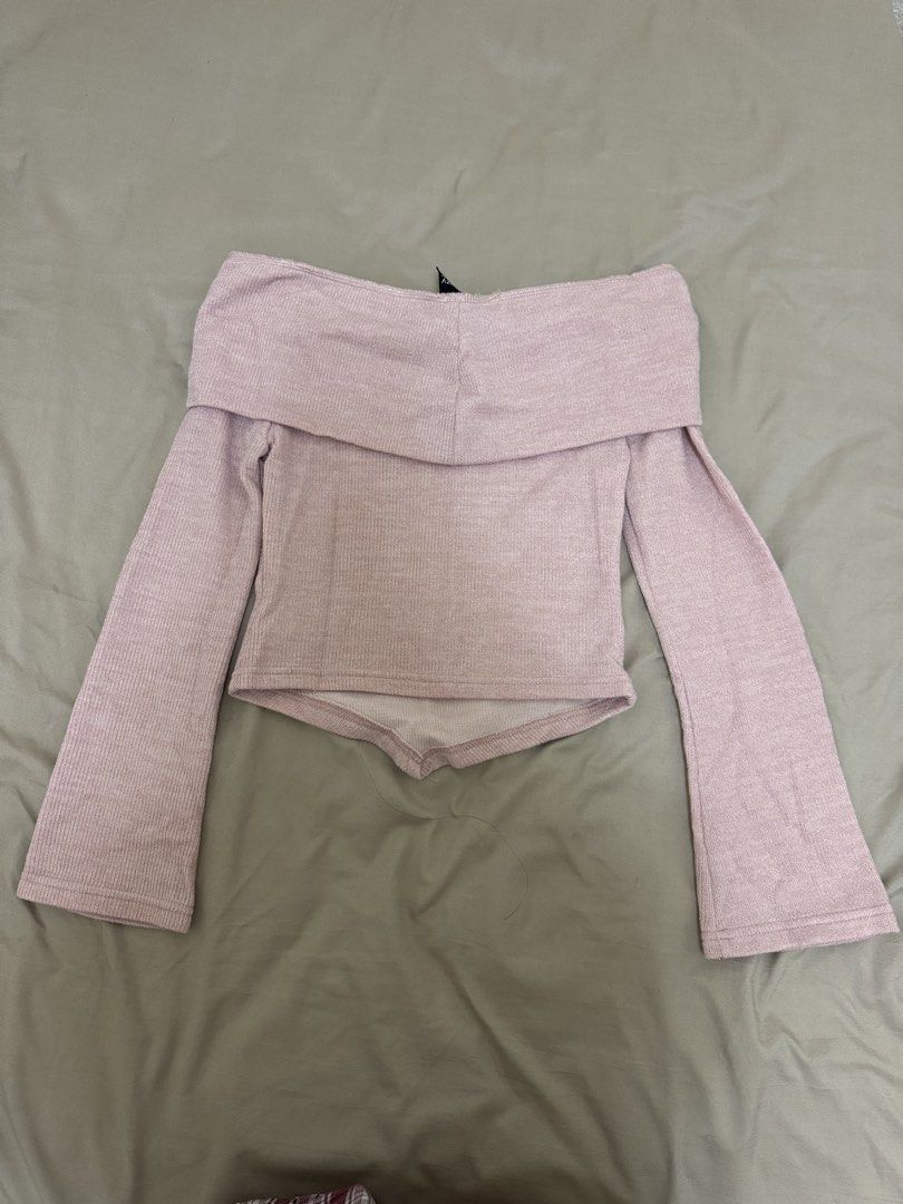 SHEIN off shoulder longsleeve pink (Category: Longsleeves) located in Manila. Submitted by rianbfr (Listing ID 1446295448, Image 2). Description: DAZY SHEIN longsleeve, not used, no tears, stains.