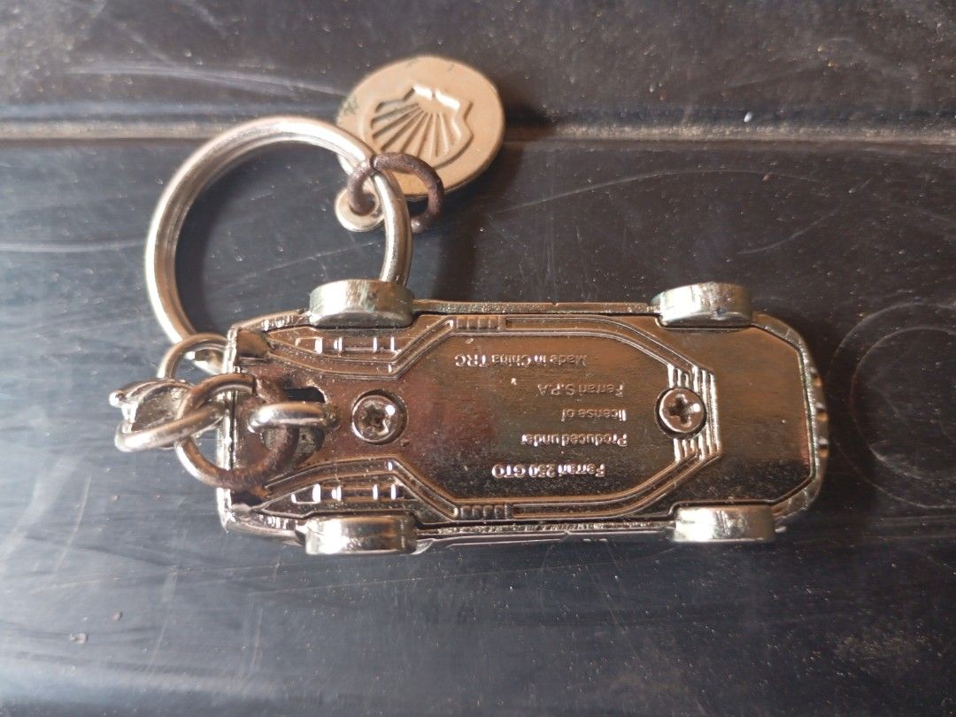 Shell Ferrari GTO Silver Key Chain (Category: Vehicle & Diecast Models) located in Muntinlupa City. Submitted by winston_trader (Listing ID 1446246940, Image 2). Description: .