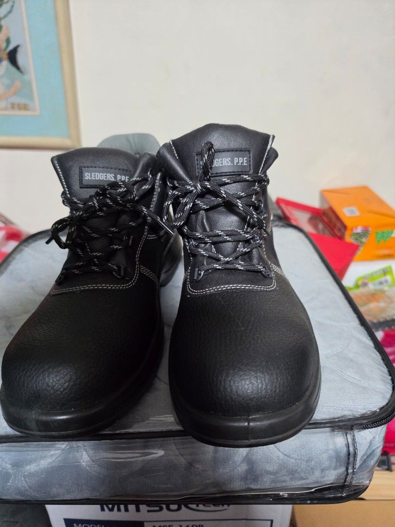 Sledgers P.P.E. Black Steel Toe Work Boots US 10 (Category: Boots) located in Quezon City. Submitted by blackspider09 (Listing ID 1446162100, Image 2). Description: - Sledgers P.P.E. Work Boots - Color: Black - Features: Steel Toe for protection - Size: US 10 - Includes: Original Box - Ideal for: Construction, safety-required jobs - Quality: Durable and built to last.