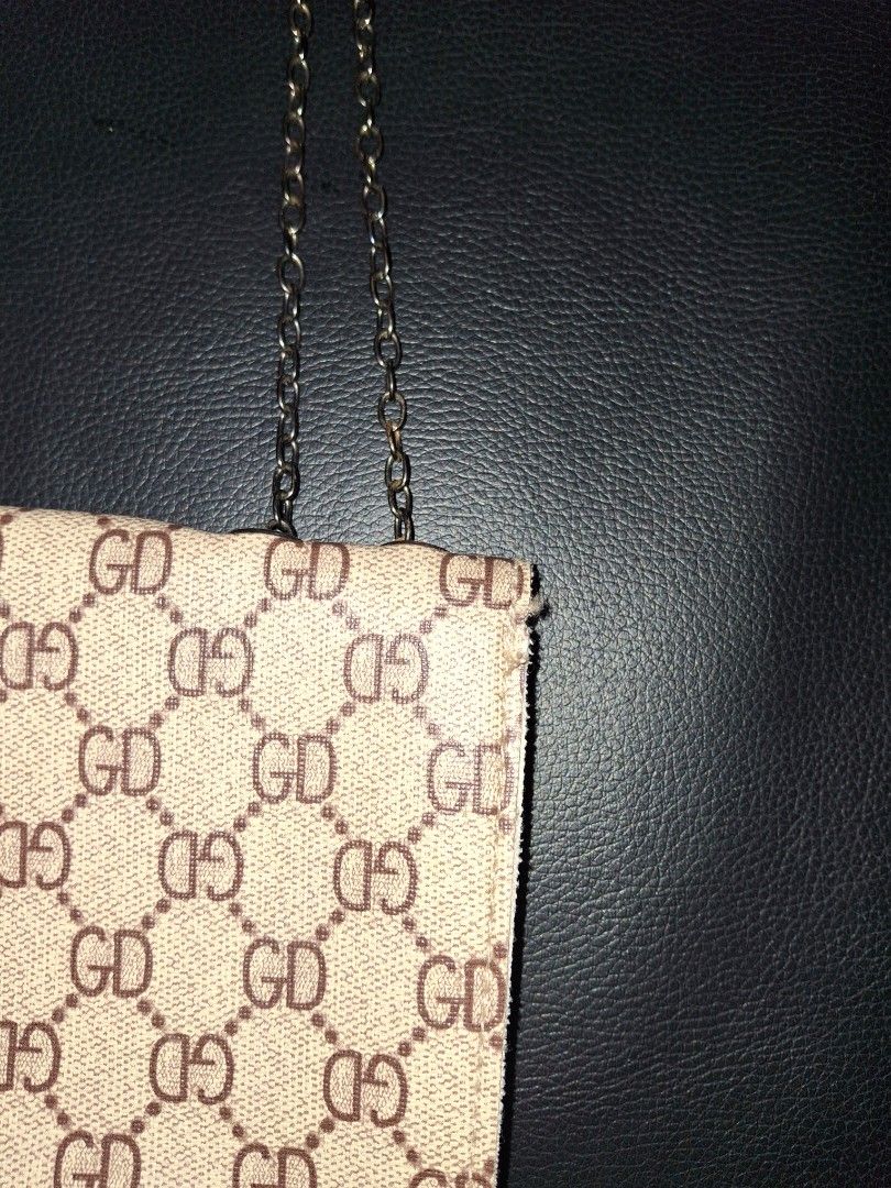 Small Bag with Chain (Category: Purses & Pouches) located in Tarlac. Submitted by evy.things (Listing ID 1446171929, Image 3). Description: read before mining ♡ - flaws: see photos + a bit of rusting on the metal parts - mop: gcash, maribank - may accept offers(sure buyer only) - all listed items are still available unless "sold" - please manage expectation as this is still preloved and not brand new - rfs: decluttering - NO refunds, returns, and