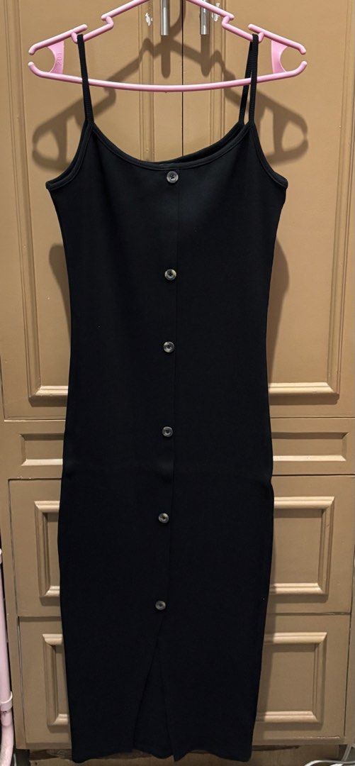 Small Black Fitted Dress (Category: Dresses) located in Batangas. Submitted by wcwonwon (Listing ID 1446343262, Image 1). Description: .