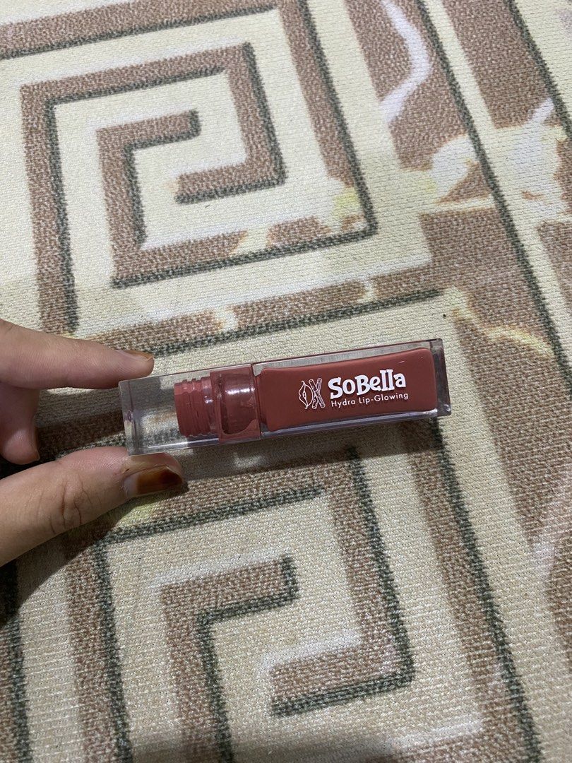 Sobella Lip Glowing code Cosmos Glaze (Category: Makeup) located in Kota Bharu. Submitted by heartsforqin (Listing ID 1446311343, Image 1). Description: Sobella Lip Glowing code Sugar Glaze swatched two times np: 38, letgo for rm10.
