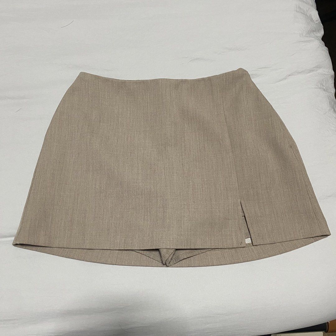 stradivarius skort (Category: Skirts) located in Cebu City. Submitted by jjanix (Listing ID 1446262352, Image 3). Description: - retails for 1,595.