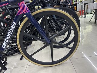 （分類：）位於 。 由 phattshan 提交（商品編號 1446266352，圖片 1）。簡介： 。
