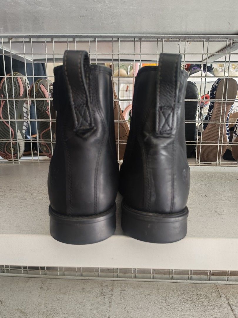 Timberland Black Leather Chelsea Boots (Category: Boots) located in Caloocan City. Submitted by erickastella02 (Listing ID 1446189505, Image 3). Description: - Brand: Timberland - Style: Chelsea Boots - Color: Black - Material: Water-resistant leather - Features: Easy slip-on, elasticated sides, durable rubber sole for good grip - Ideal for: Everyday wear - Condition: Please check photos for details.