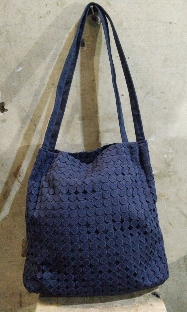 Tote bag (Kategori: Tas & Dompet Wanita) berada di Jakarta Pusat. Dikirim oleh kiki.nilam (ID iklan 1446216247, Gambar 1). Deskripsi: bahan sperti rajut .. jejak pakai wajar aja.