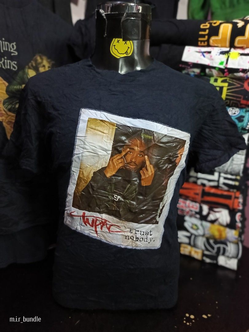 Tshirt Tupac (Category: Tshirts & Polo Shirts) located in Kuala Lumpur. Submitted by m.i.r_store (Listing ID 1446315871, Image 1). Description: pit 23 labuh 27.5 condition 9/10 warna ok Print tak crack.