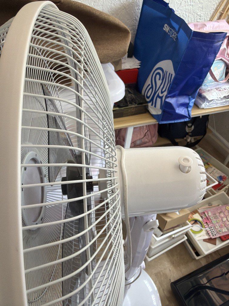Turbo Electric Fan (Category: Other Home Appliances) located in Manila. Submitted by clarv (Listing ID 1446212764, Image 2). Description: Defect: Doesn’t spin fast anymore, can be fixed Buy as is No disassembling, please pick it up as is or disassemble yourself when you pickup Gcash or bank transfer.