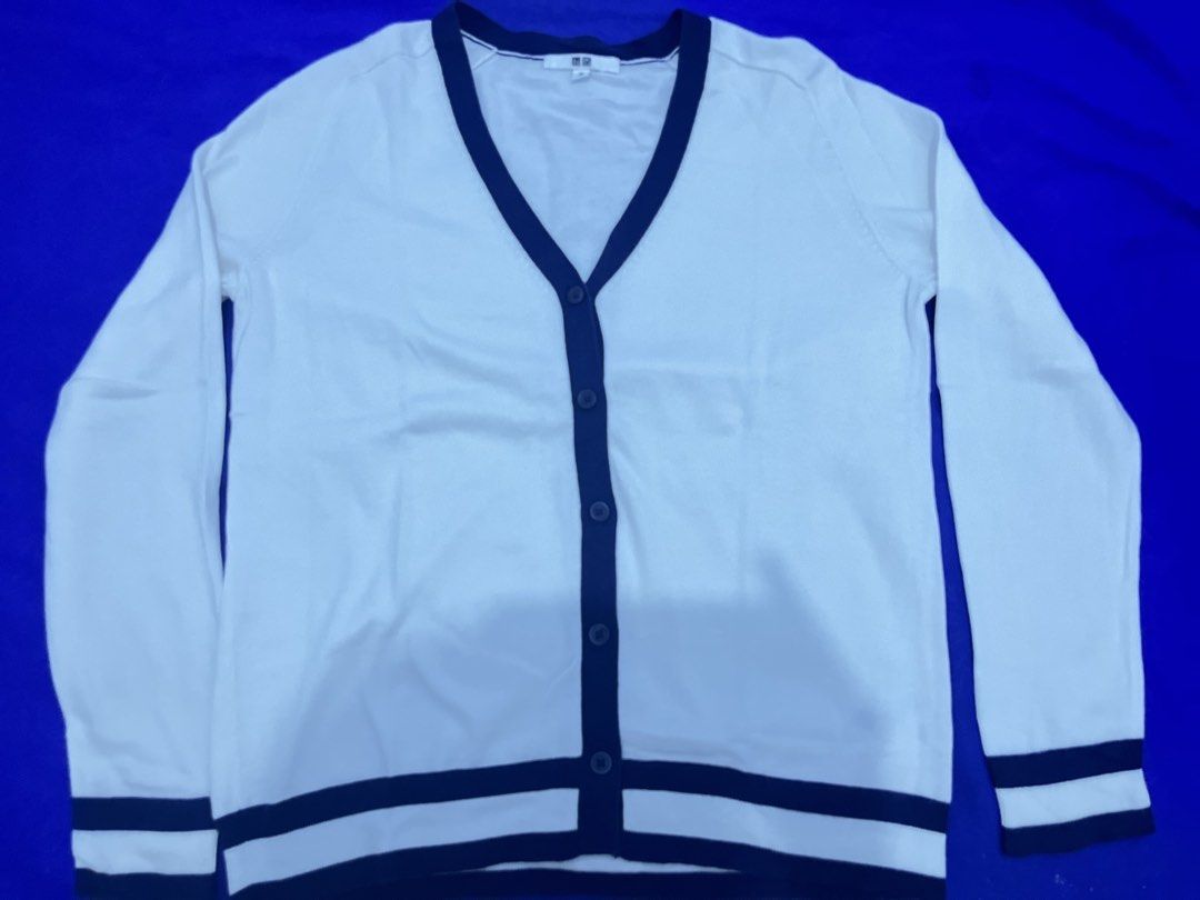uniqlo cardigan v neck anti uv white stripe navy (Kategori: Atasan) berada di Jakarta Pusat. Dikirim oleh ooonayyy (ID iklan 1446285197, Gambar 2). Deskripsi: ld 100 p 60 like new jarang dipakai, warna masih bersih, no minus samsek bisa oren by req no admin ya.
