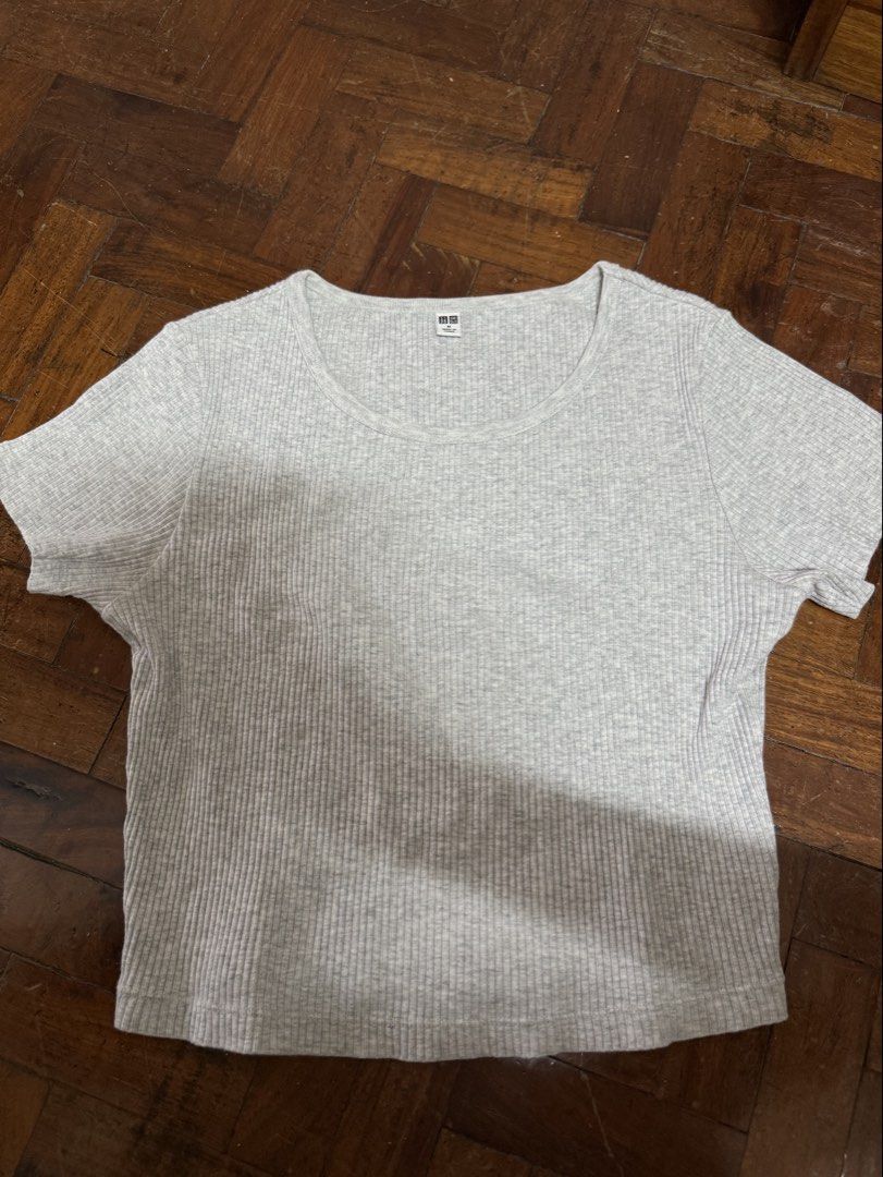 Uniqlo Grey T Shirt (Category: Shirts) located in Marikina City. Submitted by kaisells_ (Listing ID 1446200278, Image 1). Description: .