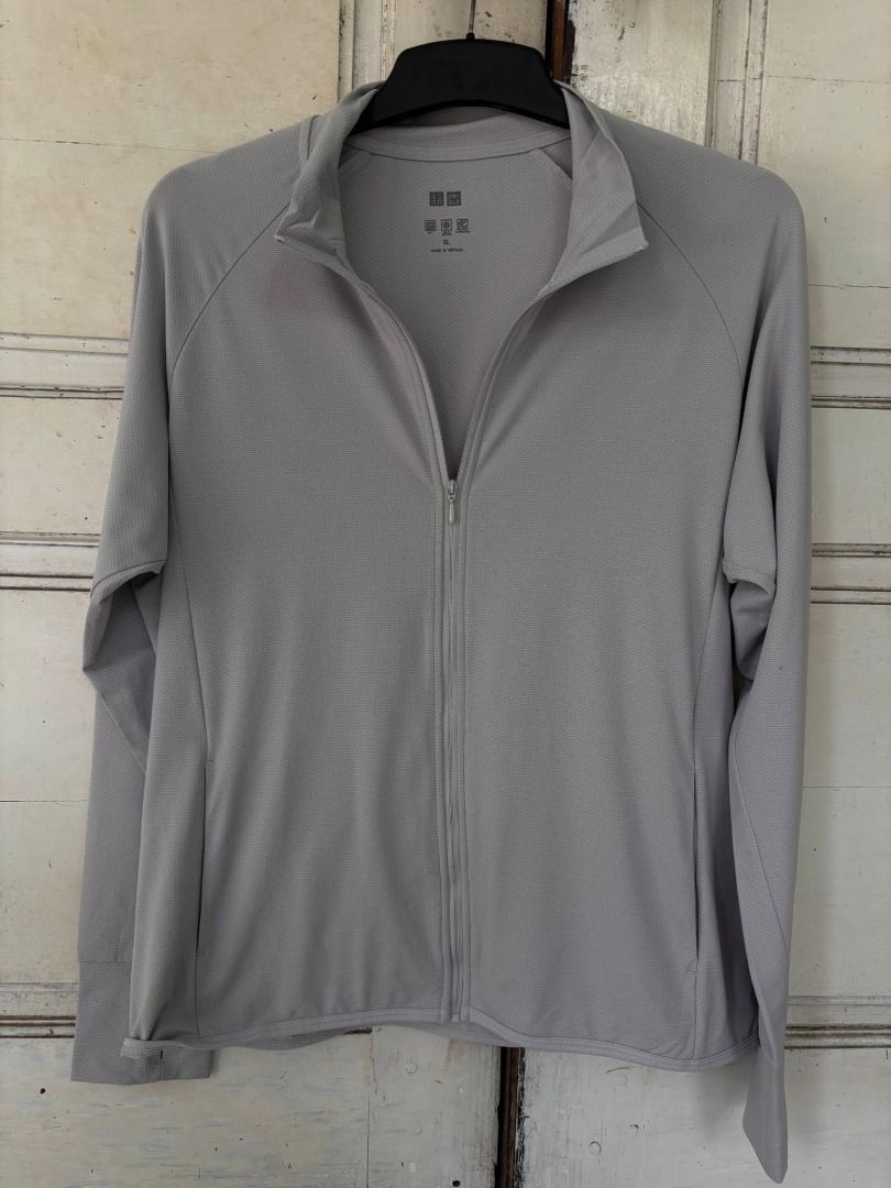UNIQLO Jaket Airism Uv care abu size S jaket running gym pillates tenis padel jacket (Kategori: Baju Luaran) berada di Jakarta Pusat. Dikirim oleh youcantstop.prlvd (ID iklan 1446333604, Gambar 1). Deskripsi: foto detail, ukuran dan spesifikasi udh ku up di 🆂hope langsung cek disana kalau mau nego lewat 🆂hope aja biar sekalian checkout cek etalase 🆂hope liat bio atau liat bagian opsi pengiriman.