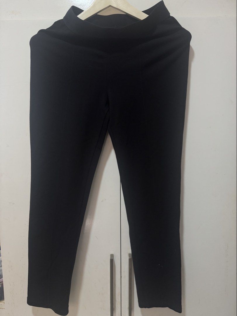 Uniqlo Pants / Jeggings (Category: Jeans) located in Mabalacat. Submitted by prelovedthings13__ (Listing ID 1446227831, Image 1). Description: .